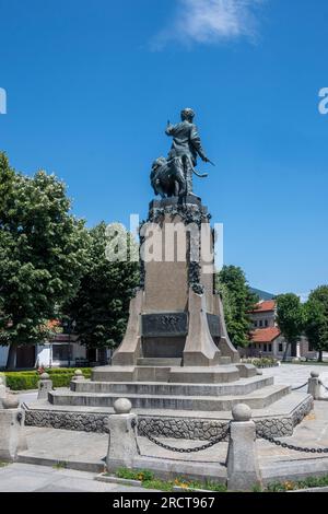 KARLOVO, BULGARIEN - 7. JULI 2023: Denkmal des bulgarischen Revolutionären und Nationalhelden Vasil Levski in der Stadt Karlovo, Region Plowdiw, Bulgarien Stockfoto