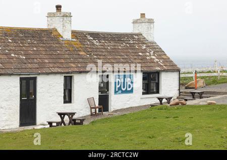 John O'Groats, Schottland, Vereinigtes Königreich - Mai 7. 2023 - das letzte öffentliche Haus in Großbritannien, das am weitesten nördlich liegt Stockfoto