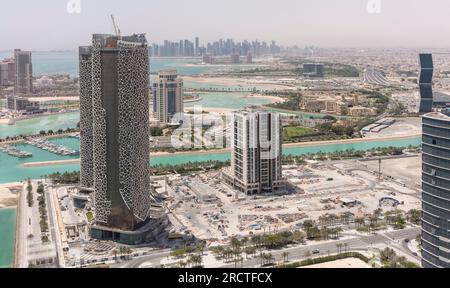 Die Skyline von Doha, Katar, vom Yachthafen Lusail aus gesehen Stockfoto