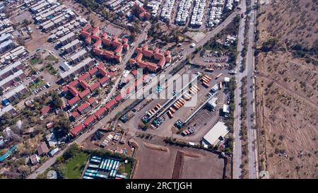 Roter Busbahnhof Metropolitana de Movilidad (Transantiago) in Santiago, Peñalolen, Chile Stockfoto