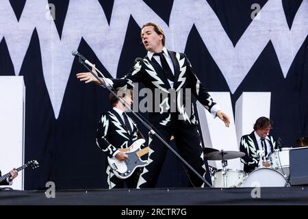 Mailand, Italien. 15. Juli 2023. Pelle Almqvist of the Hives tritt live auf dem IDAYS Festival in Mailand auf. Kredit: SOPA Images Limited/Alamy Live News Stockfoto