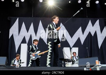 Mailand, Italien. 15. Juli 2023. Pelle Almqvist of the Hives tritt live auf dem IDAYS Festival in Mailand auf. (Foto: Mairo Cinquetti/SOPA Images/Sipa USA) Guthaben: SIPA USA/Alamy Live News Stockfoto