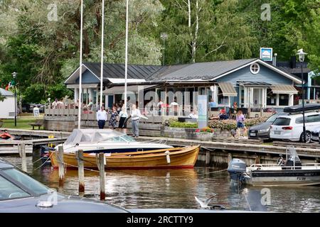 Restaurant am Hafen in Tammisaari, Finnland Stockfoto