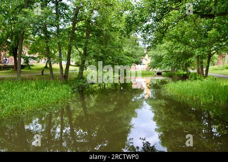 Der Fluss Fiskars fließt durch das Dorf Fiskars. Das Dorf wurde im 17. Jahrhundert in der westlichen Region Uusimaa, Südfinnland, gegründet Stockfoto