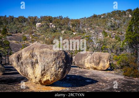 Felsen auf Granithängen über dem bald Rock Creek, The Junction, Girraween National Park, Queensland, Australien Stockfoto