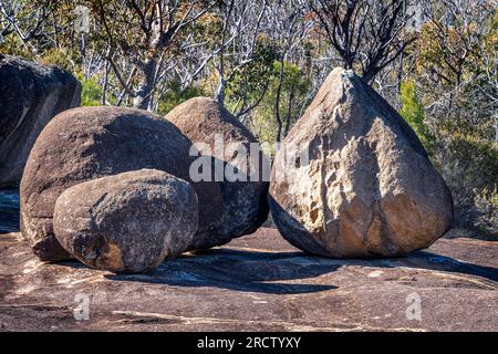 Felsen auf Granithängen über dem bald Rock Creek, The Junction, Girraween National Park, Queensland, Australien Stockfoto