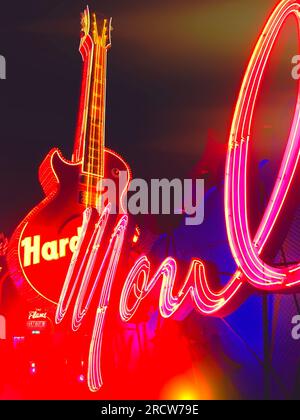 Vintage Las Vegas Neon Schilder bei Nacht Stockfoto