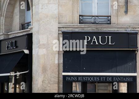 Bordeaux , Frankreich - 07 10 2023 : paul Text Shop Zeichen Marke und Logo Schild der französischen Bäckerei Fassade Backwaren Shop Stockfoto