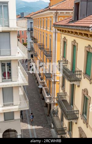 Luftaufnahme der sehr zentralen Via Nassa und Piazzetta San Carlo, Lugano, Schweiz Stockfoto