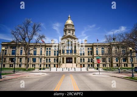 Wyoming, WY, USA - 10. Mai 2022: Das riesige Naturschutzgebiet des Wyoming State Capitol Stockfoto