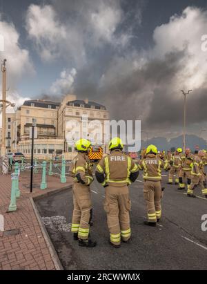 Das Albion Hotel Brighton wird zerstört, während das Feuer durch das Hotel in Brighton, East Sussex, Großbritannien, fliegt Stockfoto