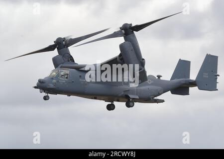 Die US-Luftwaffe demonstrierte die Fähigkeiten der Boeing CV-22B Osprey vom 7. Sondereinsatzkommando-Geschwader auf der RIAT 2023 in Fairford, Großbritannien Stockfoto