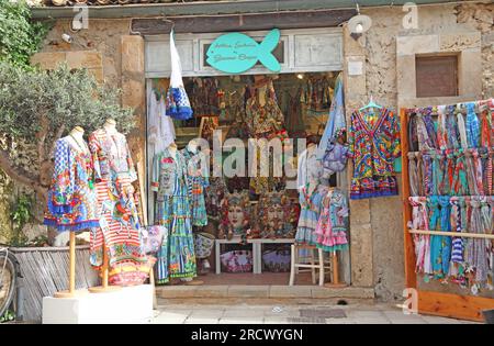 Touristengeschäft im Fischerdorf Marzamemi, Syrakus, Südosten Siziliens, Italien Stockfoto