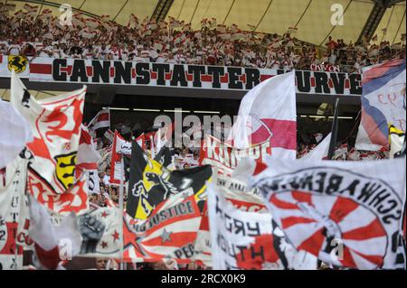 Fans in Cannstatter Kurve Fußball Bundesliga VFB Stuttgart - FC Schalke 04 - 0:3 6.8.2011 Stockfoto