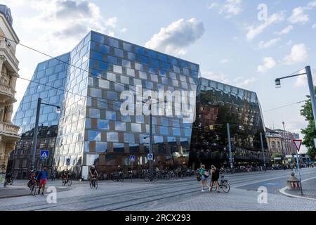 Freiburg Im Breisgau, Deutschland. 13. Juli 2023. Das Gebäude der Universitätsbibliothek befindet sich im Stadtzentrum von Freiburg. Kredit: Philipp von Ditfurth/dpa/Alamy Live News Stockfoto