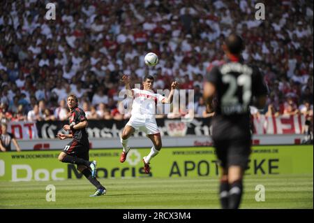 Khalid Boulahrouz Aktion Kopfball Fußball Bundesliga VFB Stuttgart - Bayer 04 Leverkusen 0:1 am 20.8.2011 Stockfoto