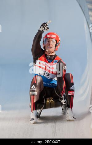 Möller, David Jubel im Ziel Rodel Welt Cup der Herren am 27.11.2011 in Igls Stockfoto