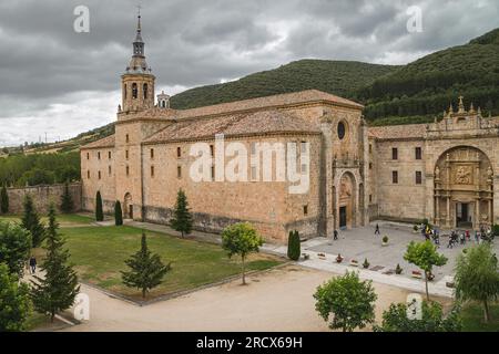 San Millan de la Cogolla, Spanien - 29. August 2020: Kloster San Millan de Yuso in San Millan de la Cogolla, La Rioja, Spanien. Stockfoto