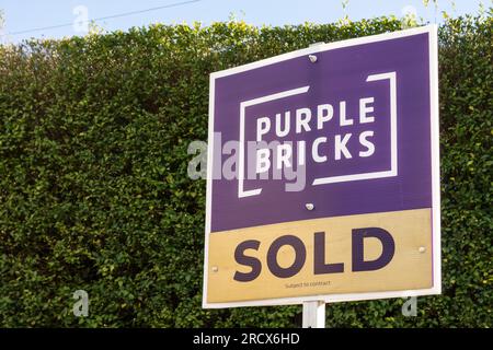 Das Schild des Immobilienmaklers, Gloucestershire, Großbritannien Stockfoto