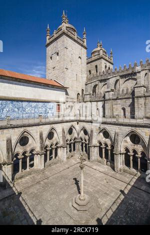 Gotisches Kloster der Kathedrale von Porto, Portugal. Stockfoto
