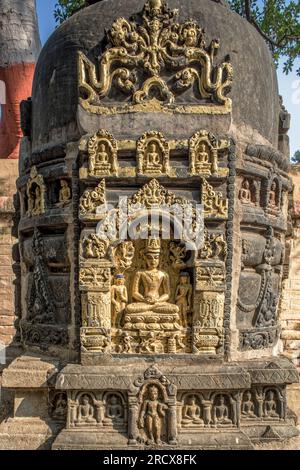 12 25 2014 Vintage Stone Statue von Gautam Buddha, UNESCO-Weltkulturerbe Mahabodhi Tempel, Bodhgaya, Bihar, Indien Asien. Stockfoto