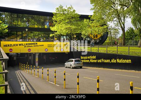 Eintritt zum mehrstöckigen Parkplatz in der BVB Fan World von Borussia Dortmund, Deutschland, Nordrhein-Westfalen, Ruhrgebiet, Dortmund Stockfoto