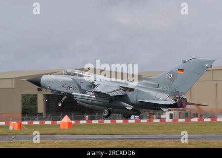 Deutsche Luftwaffe Panavia Tornado startet bei RIAT 2023 in RAF Fairford, Gloucestershire, Großbritannien Stockfoto