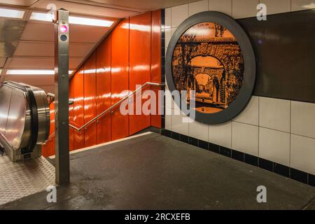 Der U-Bahnhof Bayerischer Platz bedient U4 und U7 Linien des BVG-Pendlernetzes, Schöneberg, Berlin. Stockfoto