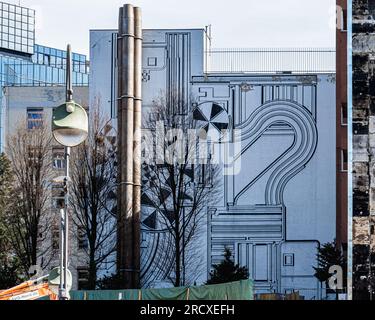 Legendäres futuristisches Wandbild von Eduardo Paolozzi, erschaffen 1976. Und vor kurzem nach dem Abriss des Gebäudes freigelegt wurden. Budapester Straße 35, Mitte, Berlin Stockfoto