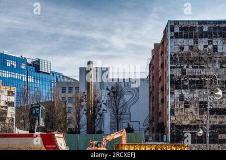 Legendäres futuristisches Wandbild von Eduardo Paolozzi, erschaffen 1976. Und vor kurzem nach dem Abriss des Gebäudes freigelegt wurden. Budapester Straße 35, Mitte, Berlin Stockfoto