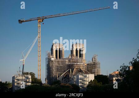 Paris, Frankreich. 17. Juli 2023. Ein Blick auf die Kathedrale Notre-Dame wird nach dem dramatischen Feuer vom 15. April 2019 renoviert. Paris, Frankreich am 17. Juli 2020. Foto: Eliot Blondet/ABACAPRESS.COM Kredit: Abaca Press/Alamy Live News Stockfoto