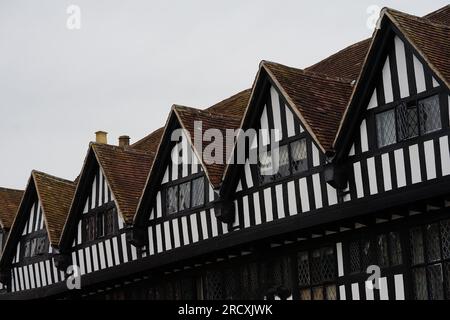 Fachwerkhäuser in Stratford-upon-Avon. Stratford-upon-Avon ist eine Stadt in der englischen Grafschaft Warwickshire, die für ihre gut erhaltene Tudor-Stil h bekannt ist Stockfoto