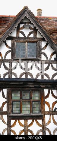 Fachwerkhäuser in Stratford-upon-Avon. Stratford-upon-Avon ist eine Stadt in der englischen Grafschaft Warwickshire, die für ihre gut erhaltene Tudor-Stil h bekannt ist Stockfoto