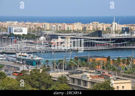 BARCELONA, SPANIEN - 10. SEPTEMBER 2009: Blick auf das Stadtviertel Port Vell in Barcelona, die zweitgrößte Stadt Spaniens. Stockfoto