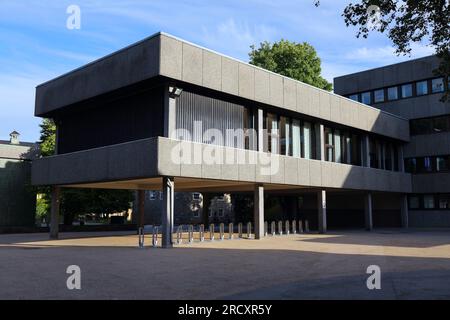 BERGEN, NORWEGEN - 23. JULI 2020: Fakultät für Geisteswissenschaften Verwaltungsgebäude an der Universität Bergen in Norwegen. Stockfoto