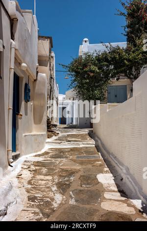 Eine Straße in Pirgos Village, Tinos. Stockfoto