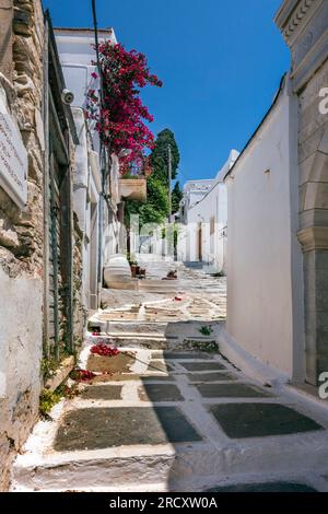 Eine Straße in Pirgos Village, Tinos. Stockfoto