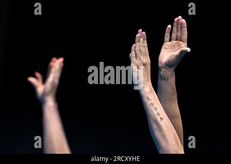 Fukuoka, Japan. 17. Juli 2023. Inge Jansen/Celine van Duijn aus den Niederlanden treten am 17. Juli 2023 in Fukuoka, Japan, beim synchronisierten Frauenfinale 3m der World Aquatics Championships 2023 an. Kredit: Xu Chang/Xinhua/Alamy Live News Stockfoto