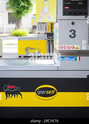 Cremona, Italien - Juli 3 20223 moderne Selbstbedienungspumpe an der italienischen Eni Agip Tankstelle Stockfoto