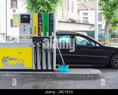 Cremona, Italien - Juli 3 20223 moderne Selbstbedienungspumpe an der italienischen Eni Agip Tankstelle Stockfoto