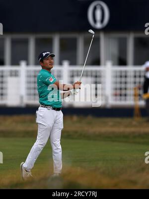 Hoylake, Merseyside, Großbritannien. 17. Juli 2023; Royal Liverpool Golf Club, Hoylake, Merseyside, England: The Open Championship Practice Day; Kazuki Yasumori (JAP) spielt seinen Annäherungsschuss zum 2.-Loch Credit: Action Plus Sports Images/Alamy Live News Stockfoto