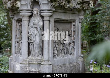 London, UK-16. Juli 2023: Highgate Cemetery West in London, England. Stockfoto