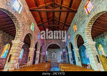 Sommerentdeckungsbericht aus der Gemeinde Roquebilière in den Alpes-Maritimes in der Region Provence-Alpes-Côte-d'Azur. Saint-Bernard-de-Menthon par Stockfoto