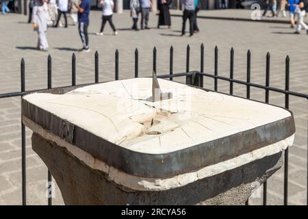 Die in der Türkei gelegene Diyarbakir Ulu Moschee ist ein historisches Denkmal, das an den Mauern der Burg Diyarbakir westlich der Achse, die die H verbindet, errichtet wurde Stockfoto