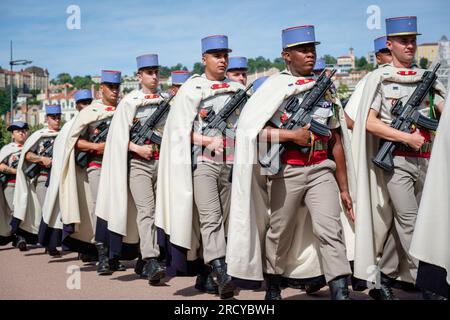 Frankreich, Lyon, 2023-07-14. 14. Juli Feiertage Parade auf dem Place Bellecour. Stockfoto