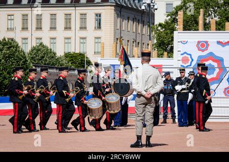 Frankreich, Lyon, 2023-07-14. 14. Juli Feiertage Parade auf dem Place Bellecour. Stockfoto