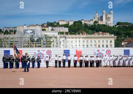 Frankreich, Lyon, 2023-07-14. 14. Juli Feiertage Parade auf dem Place Bellecour. Stockfoto