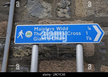 Melden Sie sich am 2023. Juli bei Speyside Path Network für Maisters Widd, The Gordon's Cross, Giant's Chair Dufftown Scotland an Stockfoto