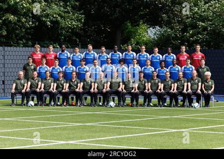 Auf L-R, Gents Torhüter Celestin De Schrevel, Gents Torhüter Paul Nardi, Gents Jordan Torunarigha, Gents Tsuyoshi Watanabe, Gents Laurent Depoitre, Gents Hugo Cuypers, Gent's Joseph Okumu, Gent's Ismaël Kandouss, Gent's Julien De Sart, Gent's Bram Lagae, Gent's Brian Agbor, Gents Torwart Davy Roef, Gents Torwart Louis Fortin, (Middle L-R), Gents Tanguy De Vuyst, Gents Keegan Roef, Gent's Samosu-Sokesosins, Garias Sokesosins, Gariesosins Sokesosins, Garias Gariesosins, Garias Sokesosins, Garias Sados Sokokesosins, Garias Gariesosins, Garias Sados Sados Sokok Gents Geschenk Emmanuel Orban, Gents Pieter Gerkens, Gents Andrew Hjulsag Stockfoto