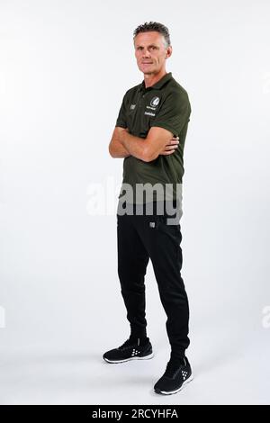 Oostakker, Belgien. 17. Juli 2023. Gents Trainer Francky Vandendriessche posiert für ein Porträtfoto beim Fotoshooting der Saison 2023-2024 des belgischen Jupiler Pro League-Teams KAA Gent, Montag, den 17. Juli 2023 in Oostakker. BELGA FOTO KURT DESPLENTER Kredit: Belga News Agency/Alamy Live News Stockfoto